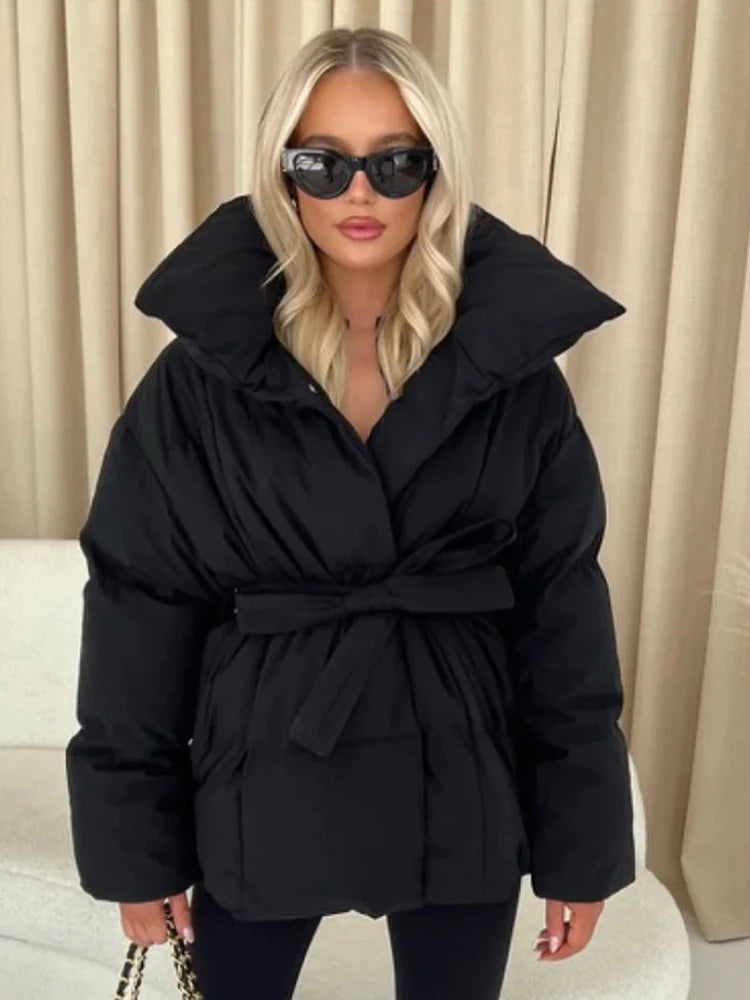 Manteau court en coton uni à lacets pour femme, col à revers, manches longues, chaud, poches, coupe ample, idéal pour l'hiver et les déplacements urbains.