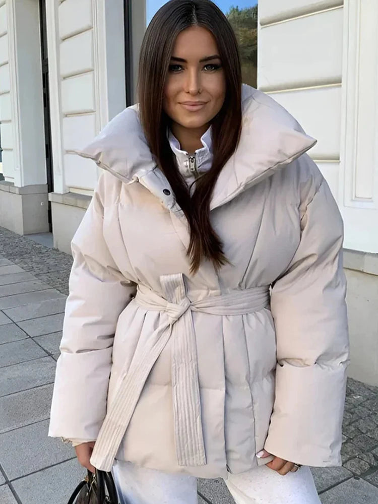 Manteau court en coton uni à lacets pour femme, col à revers, manches longues, chaud, poches, coupe ample, idéal pour l'hiver et les déplacements urbains.