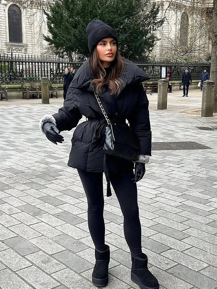 Manteau court en coton uni à lacets pour femme, col à revers, manches longues, chaud, poches, coupe ample, idéal pour l'hiver et les déplacements urbains.