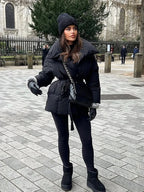 Manteau court en coton uni à lacets pour femme, col à revers, manches longues, chaud, poches, coupe ample, idéal pour l'hiver et les déplacements urbains.